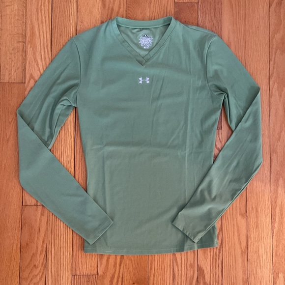 Under Armour Bundle of 1 Regular/1 Heat Gear UPF 30 Tops - Picture 5 of 15